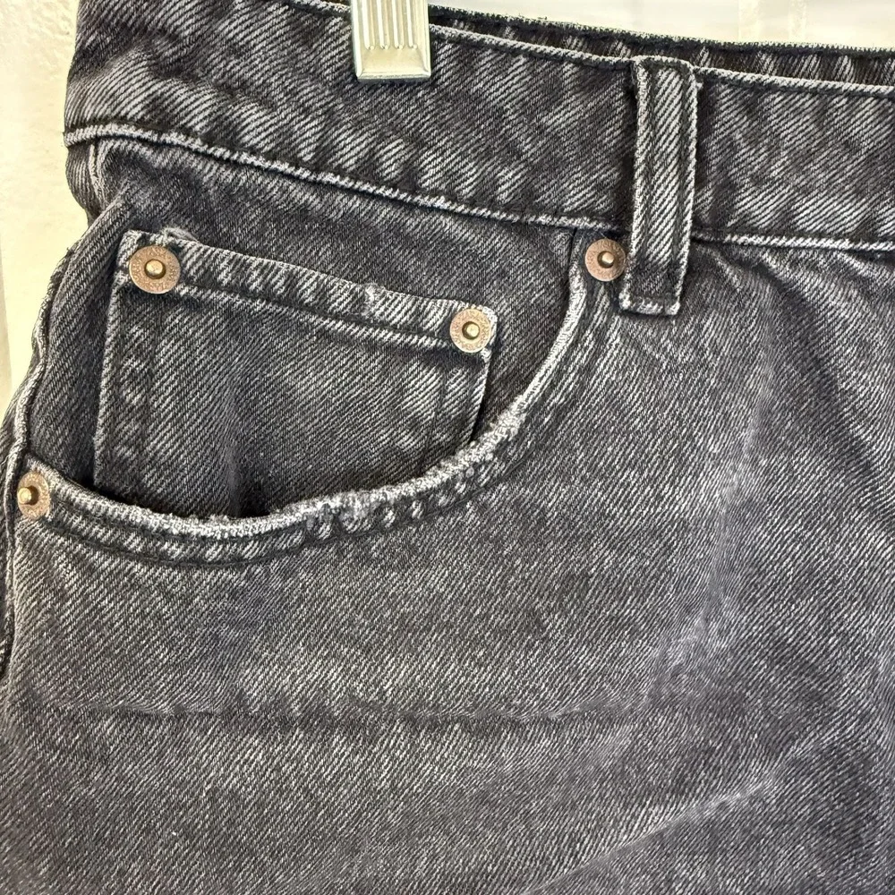 Zara Denim Cut-Off Distressed Raw Hem Pocket Shorts Womens Black Size 10‎